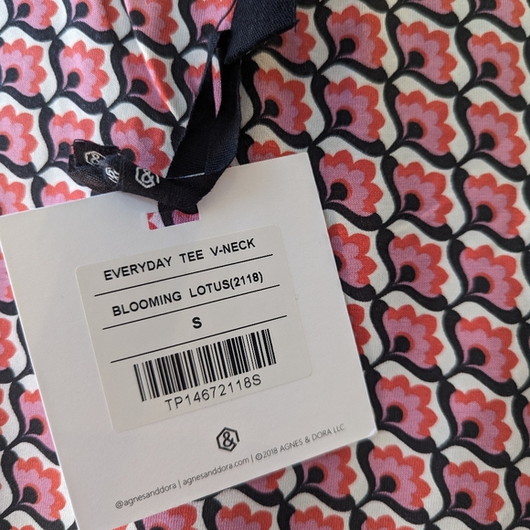 SALE! Agnes & Dora Everyday Tee Blooming Lotus NWT - Picture 4 of 6
